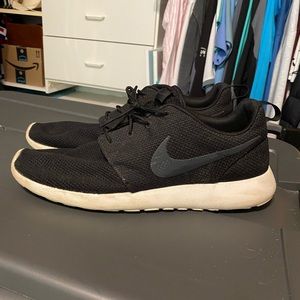Nike Roshe size 13